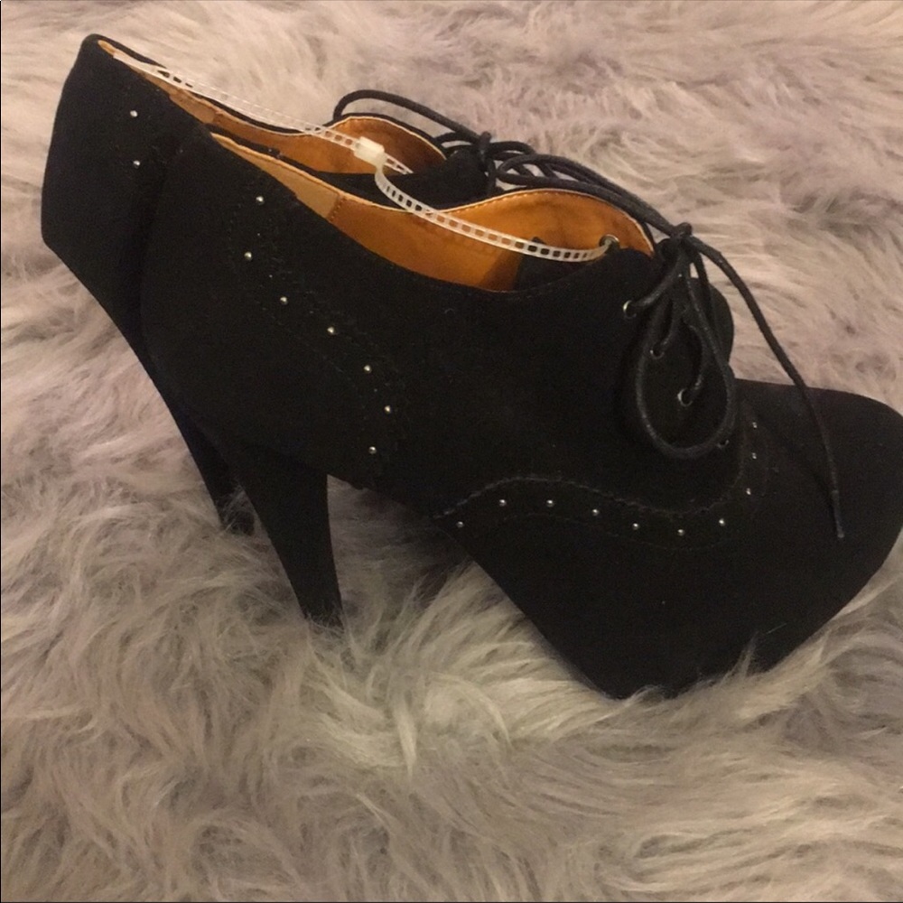 Black healed booties